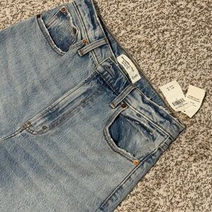 Abercrombie & Fitch 90’s Straight Leg Jeans- Light Wash